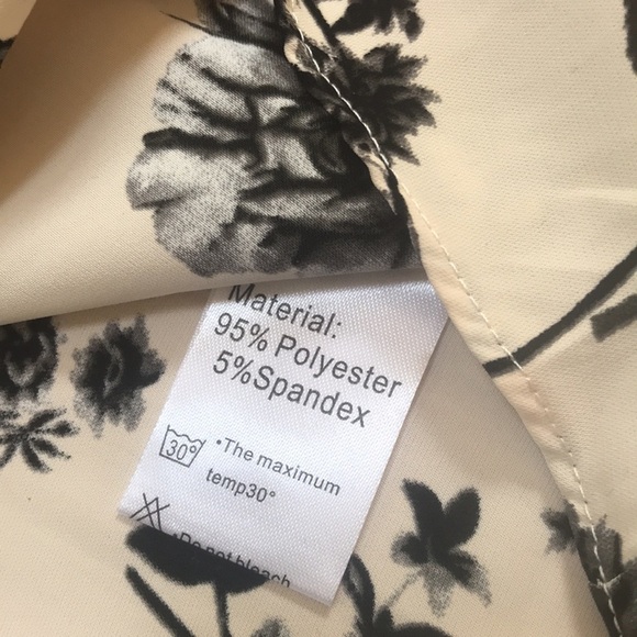 New! Anyally 2XL floral v neck blouse. - Picture 8 of 8